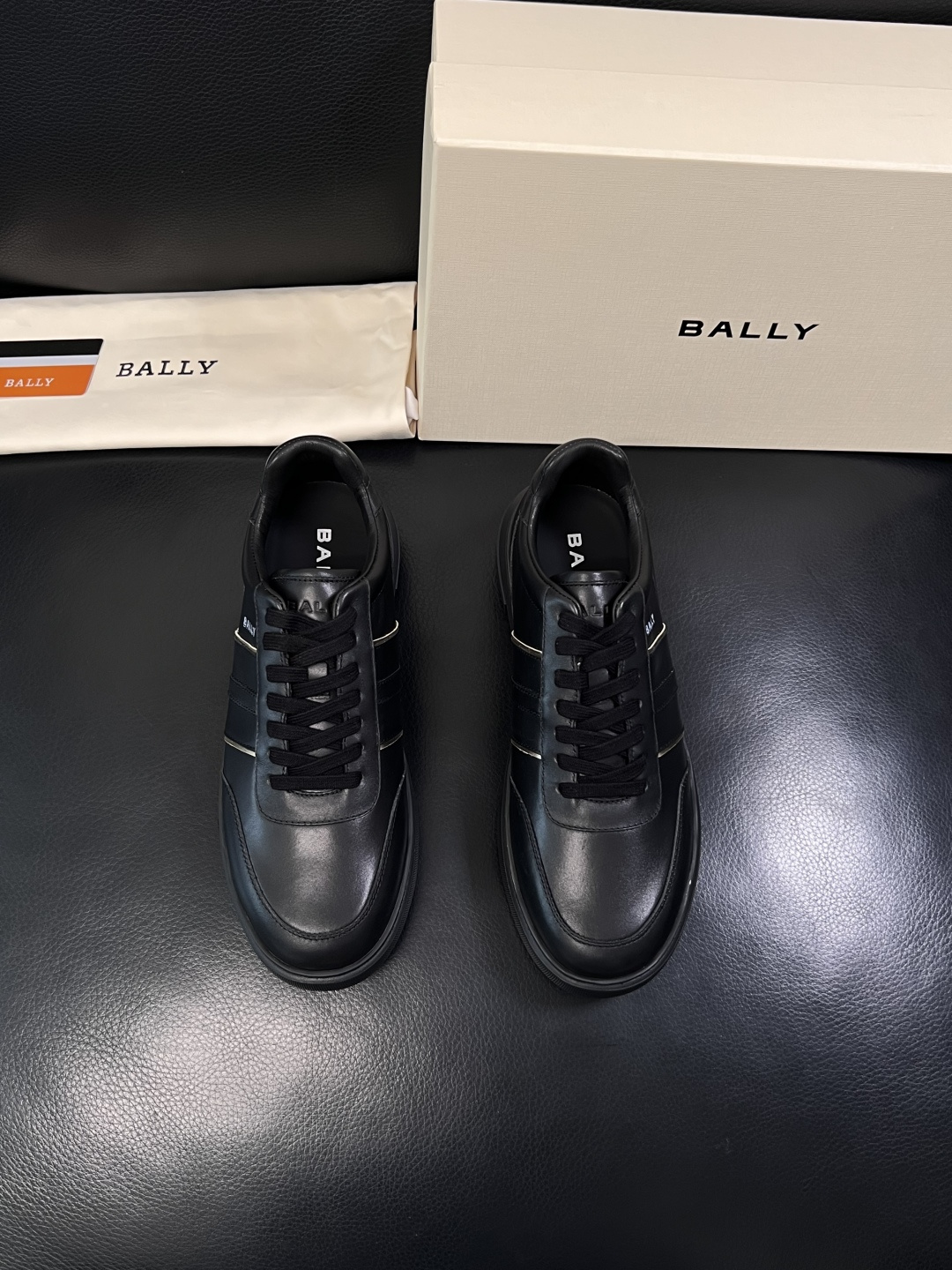 BALLY  高品质  顶级工艺品  巴利 专柜同原厂配置 ，鞋面意大利进口牛皮面料，进口水染牛皮里垫 