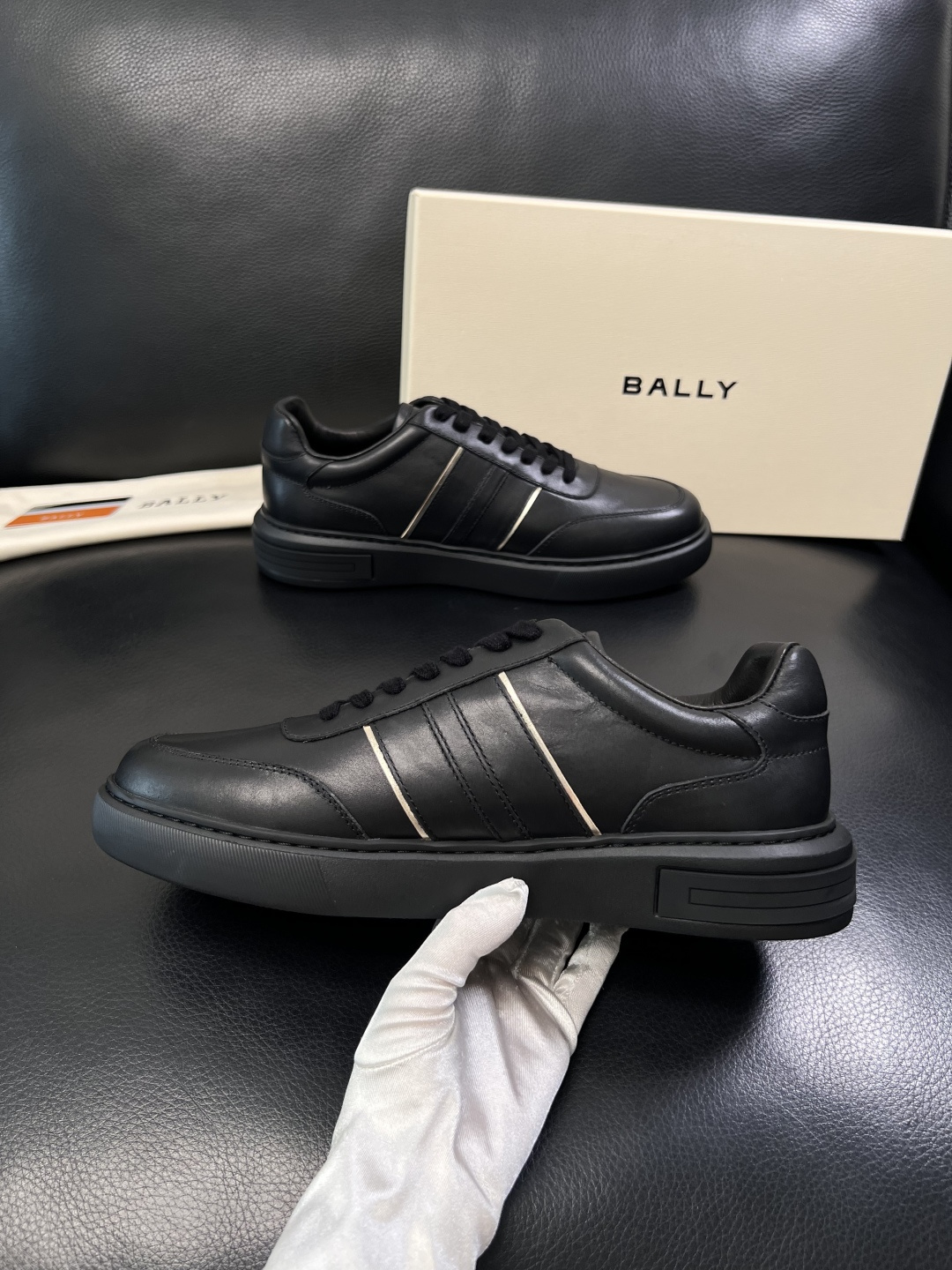 BALLY  高品质  顶级工艺品  巴利 专柜同原厂配置 ，鞋面意大利进口牛皮面料，进口水染牛皮里垫 