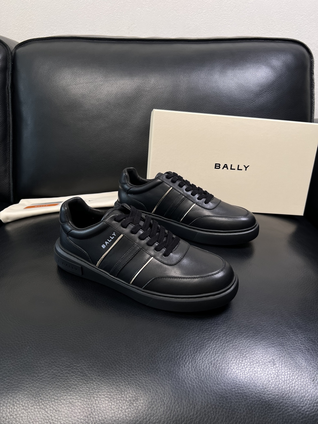 BALLY  高品质  顶级工艺品  巴利 专柜同原厂配置 ，鞋面意大利进口牛皮面料，进口水染牛皮里垫 