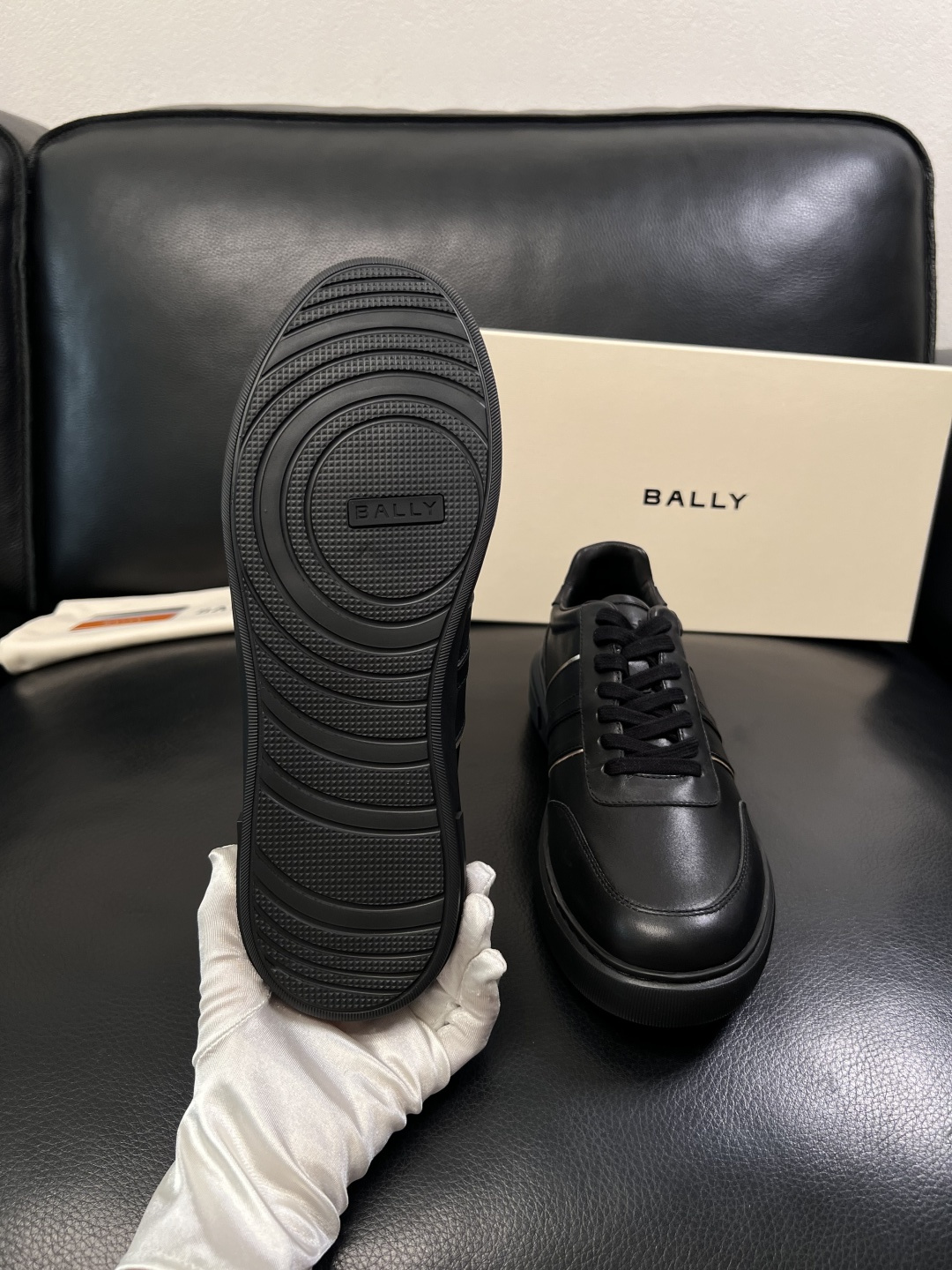 BALLY  高品质  顶级工艺品  巴利 专柜同原厂配置 ，鞋面意大利进口牛皮面料，进口水染牛皮里垫 