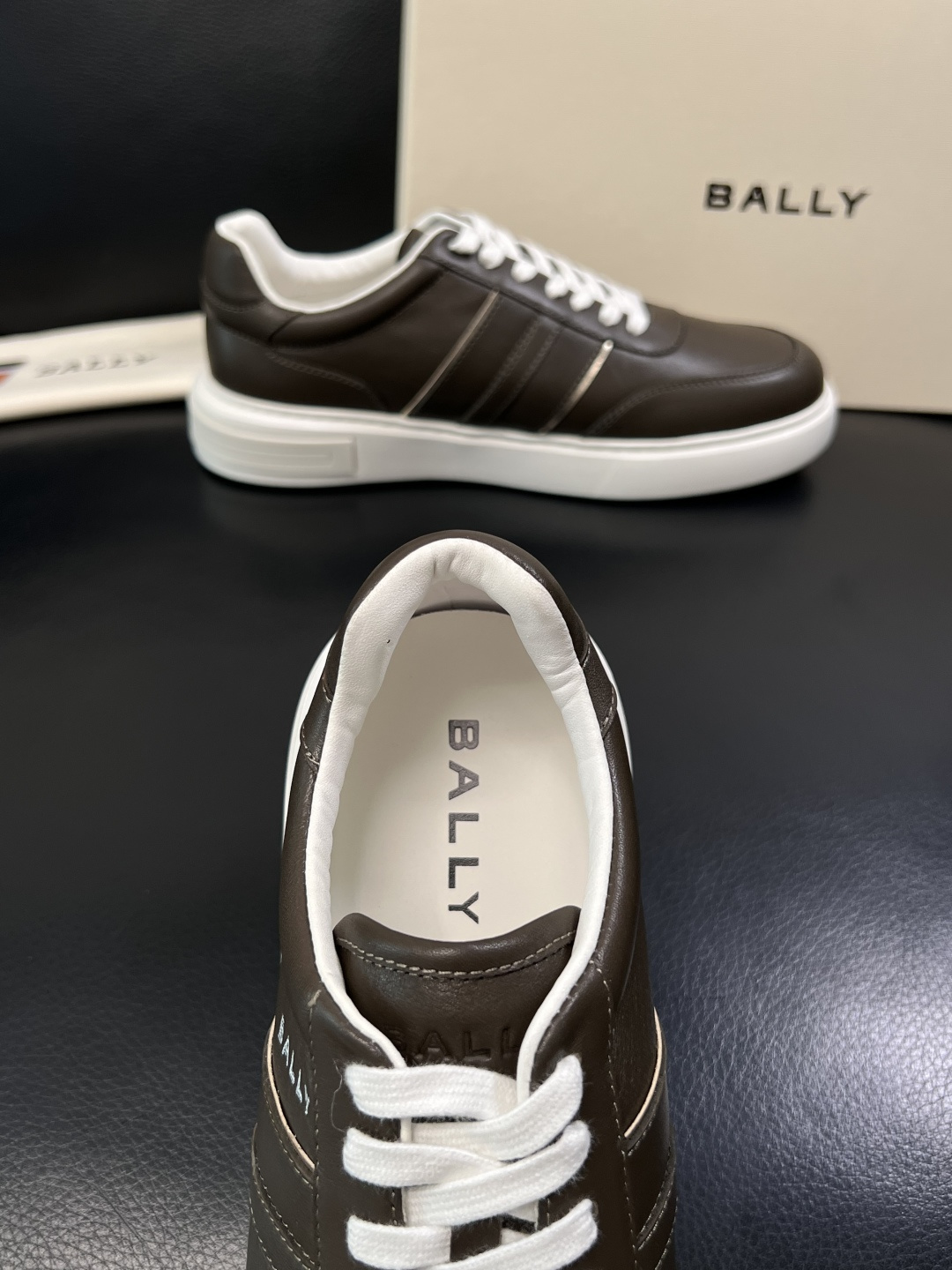 BALLY  高品质  顶级工艺品  巴利 专柜同原厂配置 ，鞋面意大利进口牛皮面料，进口水染牛皮里垫 