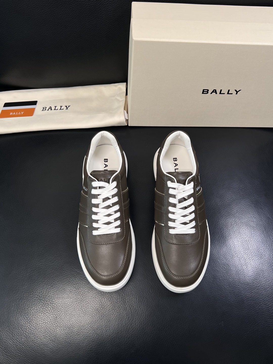 BALLY  高品质  顶级工艺品  巴利 专柜同原厂配置 ，鞋面意大利进口牛皮面料，进口水染牛皮里垫 