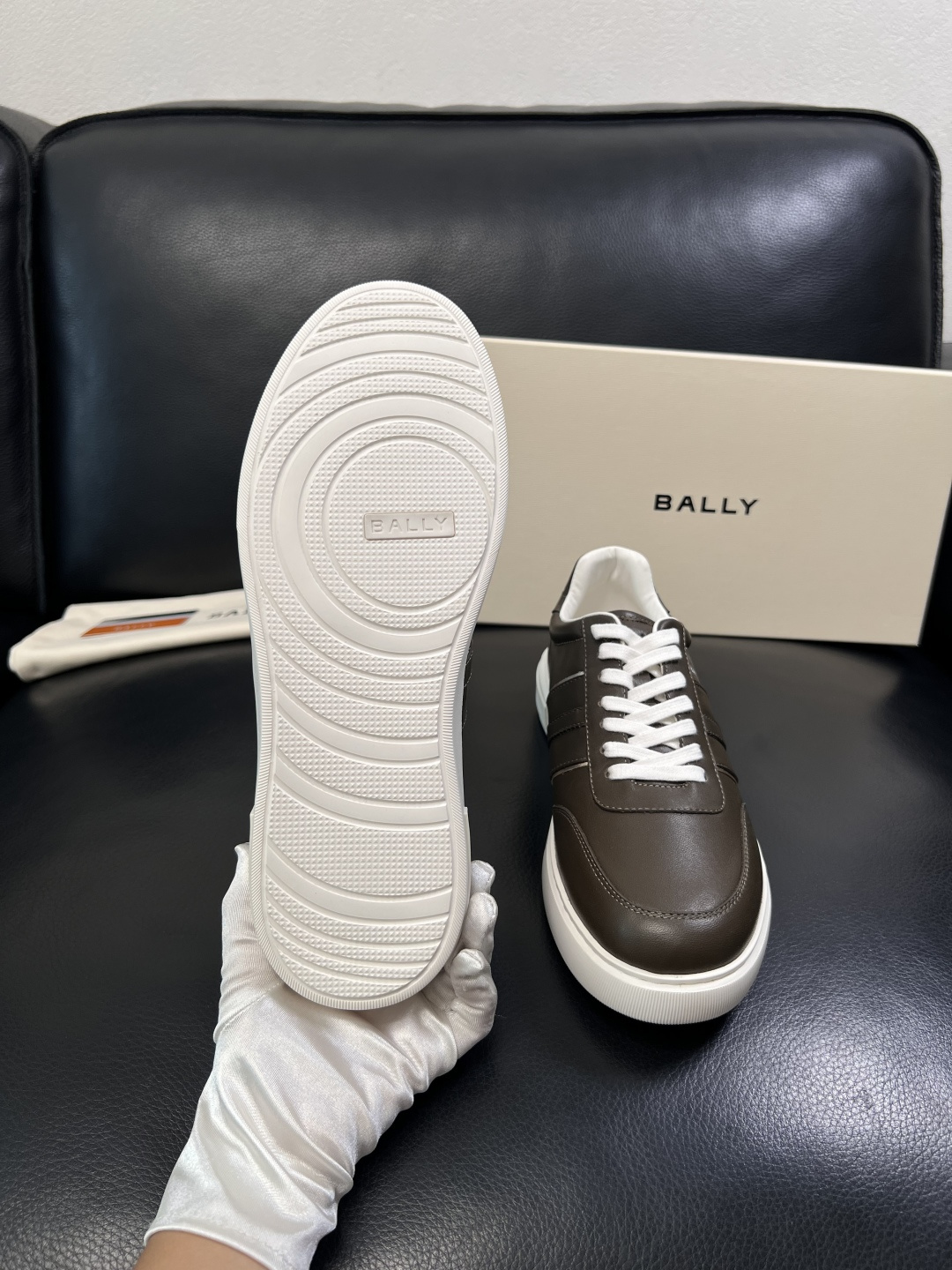BALLY  高品质  顶级工艺品  巴利 专柜同原厂配置 ，鞋面意大利进口牛皮面料，进口水染牛皮里垫 