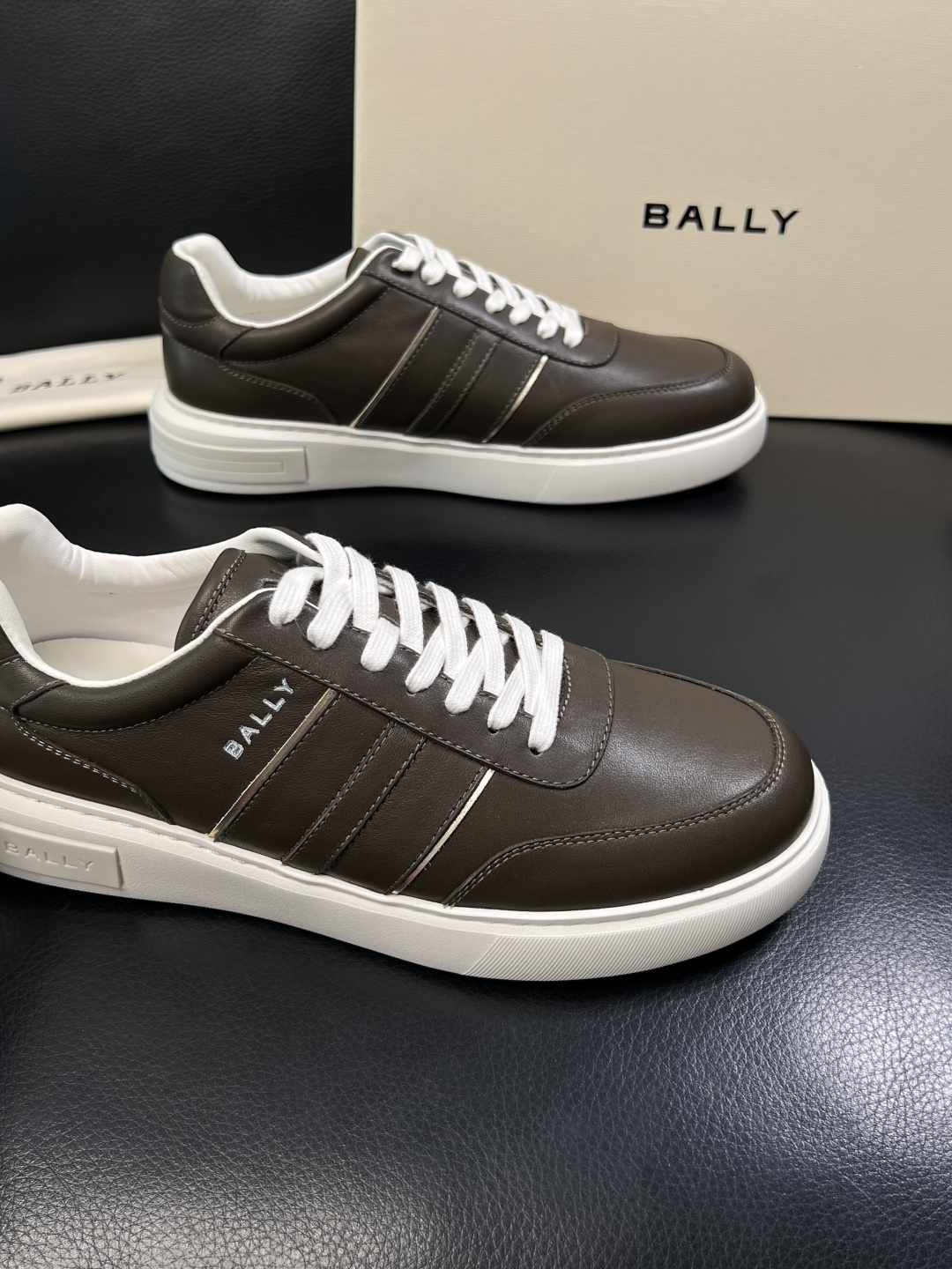 BALLY  高品质  顶级工艺品  巴利 专柜同原厂配置 ，鞋面意大利进口牛皮面料，进口水染牛皮里垫 