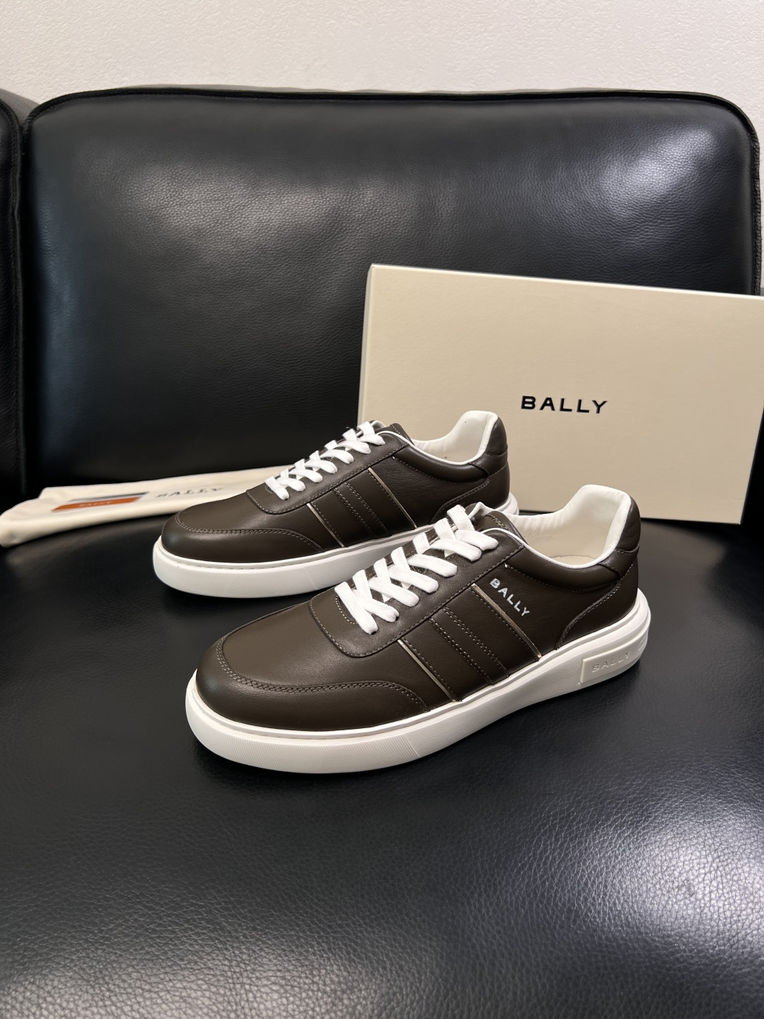 BALLY  高品质  顶级工艺品  巴利 专柜同原厂配置 ，鞋面意大利进口牛皮面料，进口水染牛皮里垫 