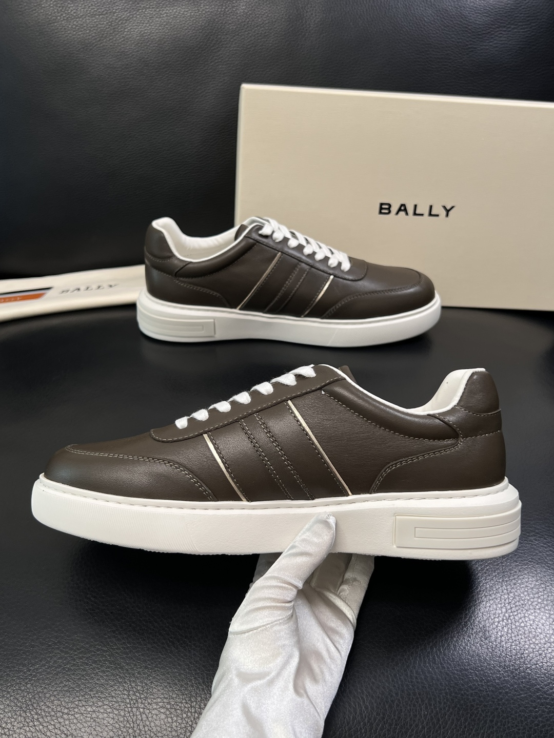 BALLY  高品质  顶级工艺品  巴利 专柜同原厂配置 ，鞋面意大利进口牛皮面料，进口水染牛皮里垫 