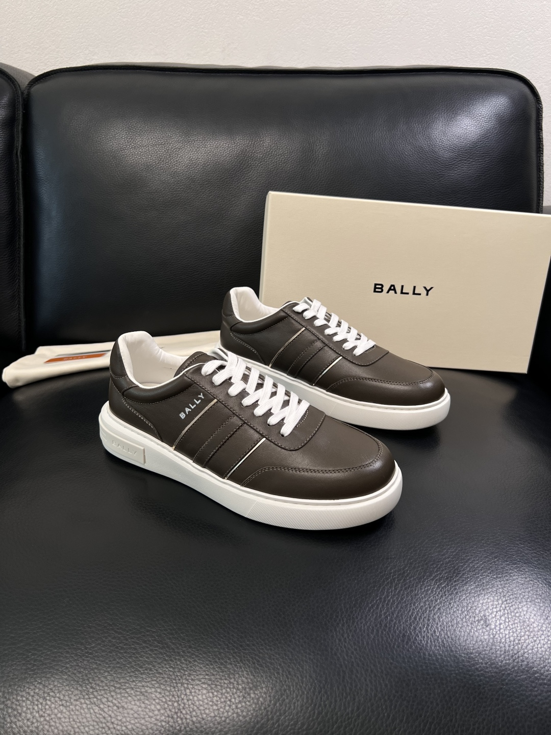 BALLY  高品质  顶级工艺品  巴利 专柜同原厂配置 ，鞋面意大利进口牛皮面料，进口水染牛皮里垫 