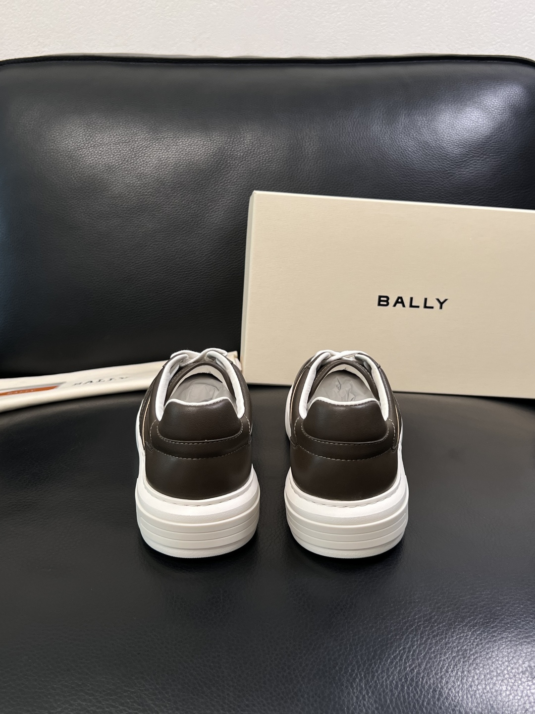 BALLY  高品质  顶级工艺品  巴利 专柜同原厂配置 ，鞋面意大利进口牛皮面料，进口水染牛皮里垫 