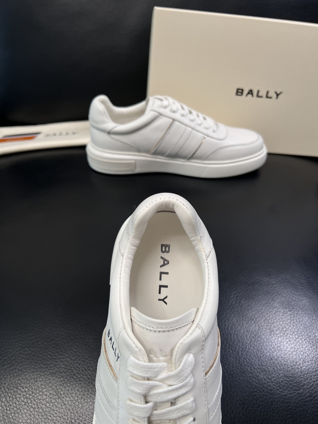 BALLY  高品质  顶级工艺品  巴利 专柜同原厂配置 ，鞋面意大利进口牛皮面料，进口水染牛皮里垫 