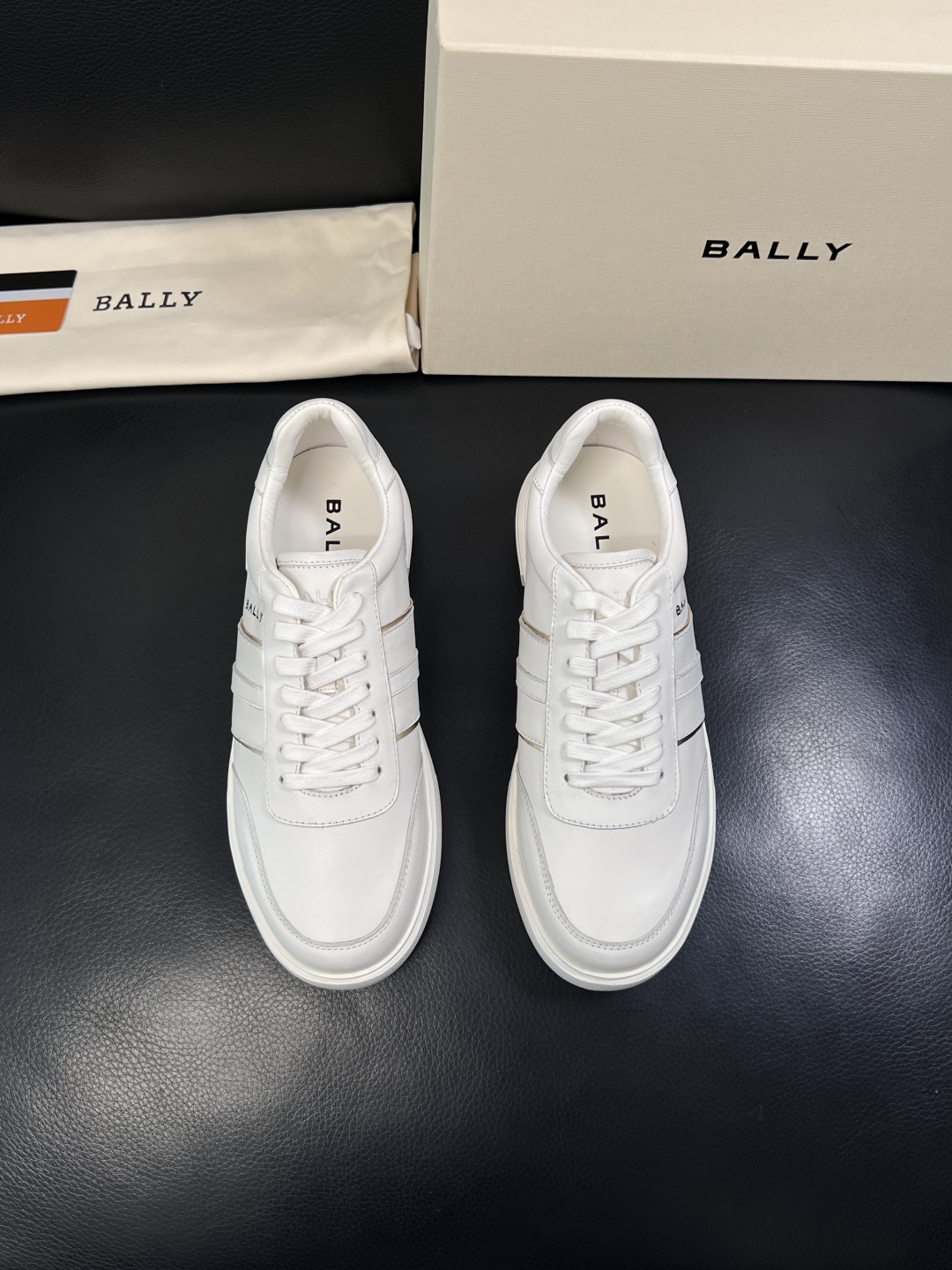 BALLY  高品质  顶级工艺品  巴利 专柜同原厂配置 ，鞋面意大利进口牛皮面料，进口水染牛皮里垫 