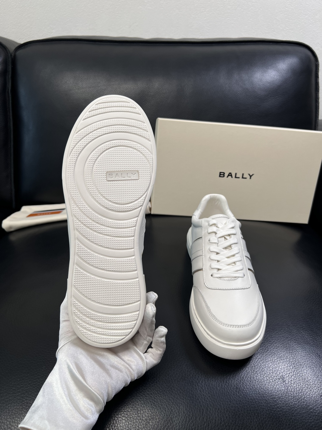 BALLY  高品质  顶级工艺品  巴利 专柜同原厂配置 ，鞋面意大利进口牛皮面料，进口水染牛皮里垫 