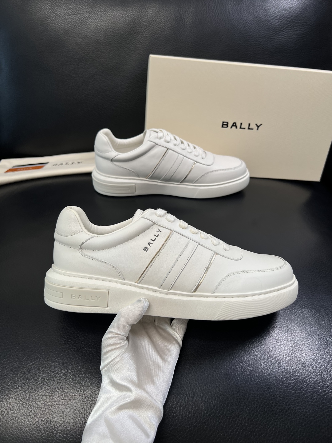 BALLY  高品质  顶级工艺品  巴利 专柜同原厂配置 ，鞋面意大利进口牛皮面料，进口水染牛皮里垫 