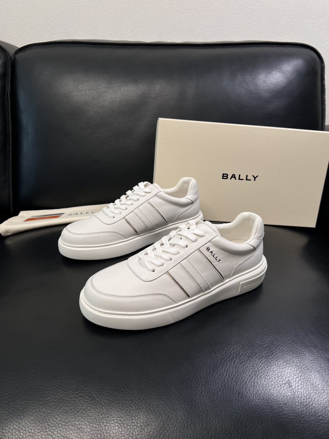 BALLY  高品质  顶级工艺品  巴利 专柜同原厂配置 ，鞋面意大利进口牛皮面料，进口水染牛皮里垫 