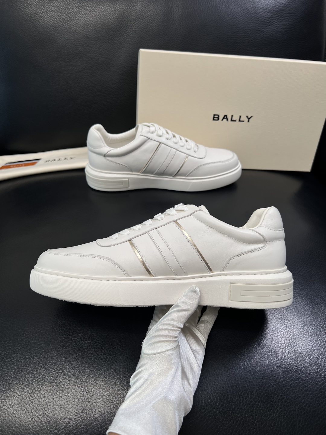 BALLY  高品质  顶级工艺品  巴利 专柜同原厂配置 ，鞋面意大利进口牛皮面料，进口水染牛皮里垫 