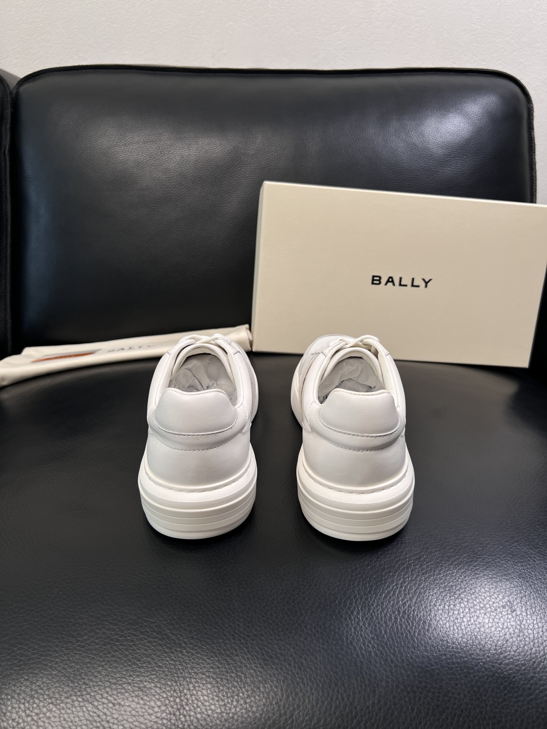 BALLY  高品质  顶级工艺品  巴利 专柜同原厂配置 ，鞋面意大利进口牛皮面料，进口水染牛皮里垫 