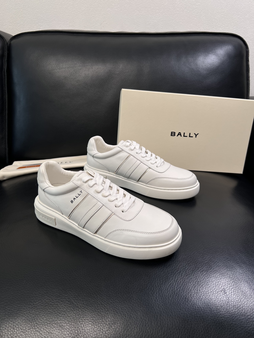 BALLY  高品质  顶级工艺品  巴利 专柜同原厂配置 ，鞋面意大利进口牛皮面料，进口水染牛皮里垫 