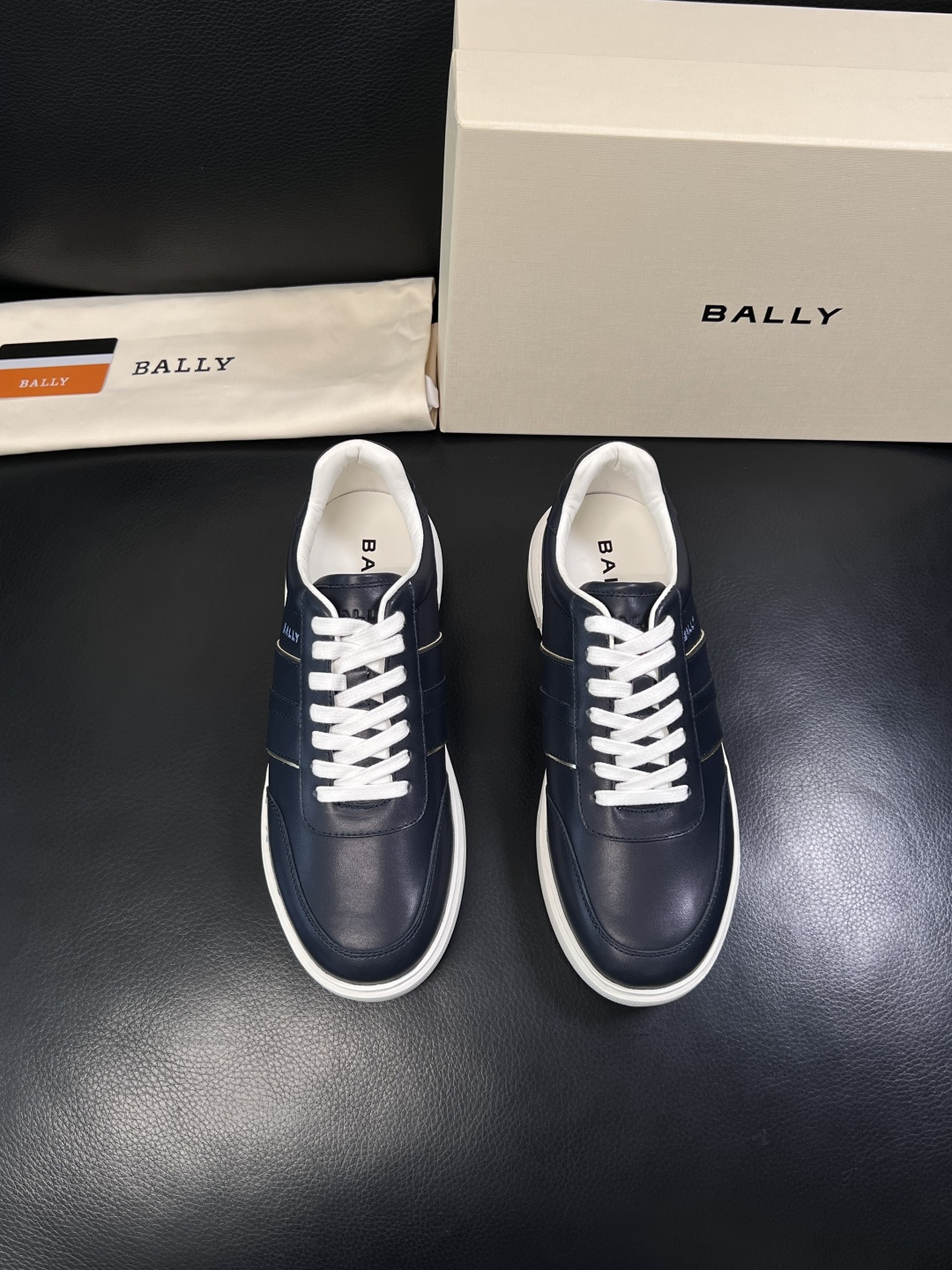 BALLY  高品质  顶级工艺品  巴利 专柜同原厂配置 ，鞋面意大利进口牛皮面料，进口水染牛皮里垫 