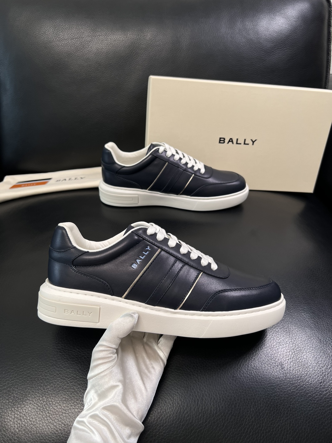 BALLY  高品质  顶级工艺品  巴利 专柜同原厂配置 ，鞋面意大利进口牛皮面料，进口水染牛皮里垫 