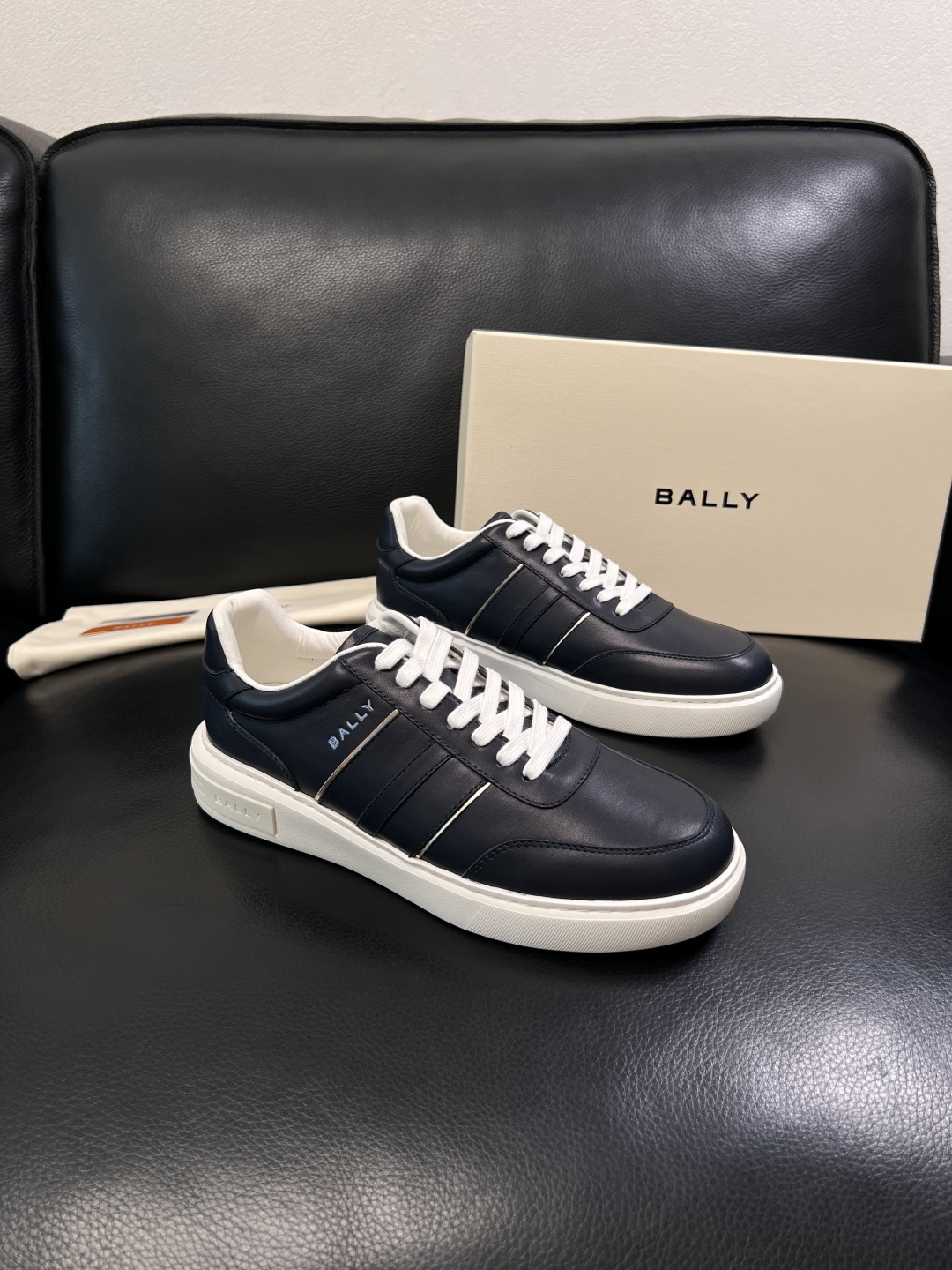 BALLY  高品质  顶级工艺品  巴利 专柜同原厂配置 ，鞋面意大利进口牛皮面料，进口水染牛皮里垫 
