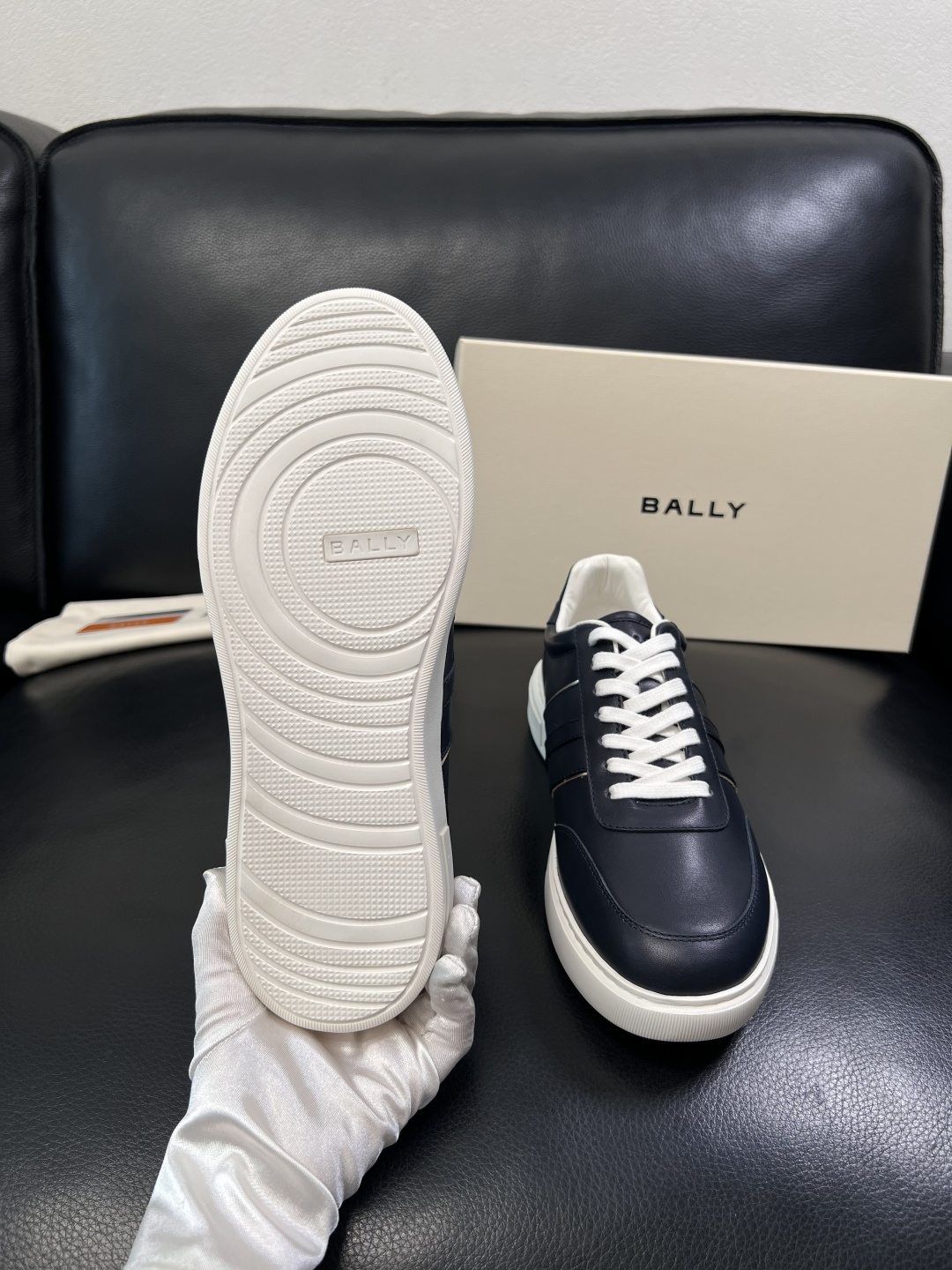 BALLY  高品质  顶级工艺品  巴利 专柜同原厂配置 ，鞋面意大利进口牛皮面料，进口水染牛皮里垫 
