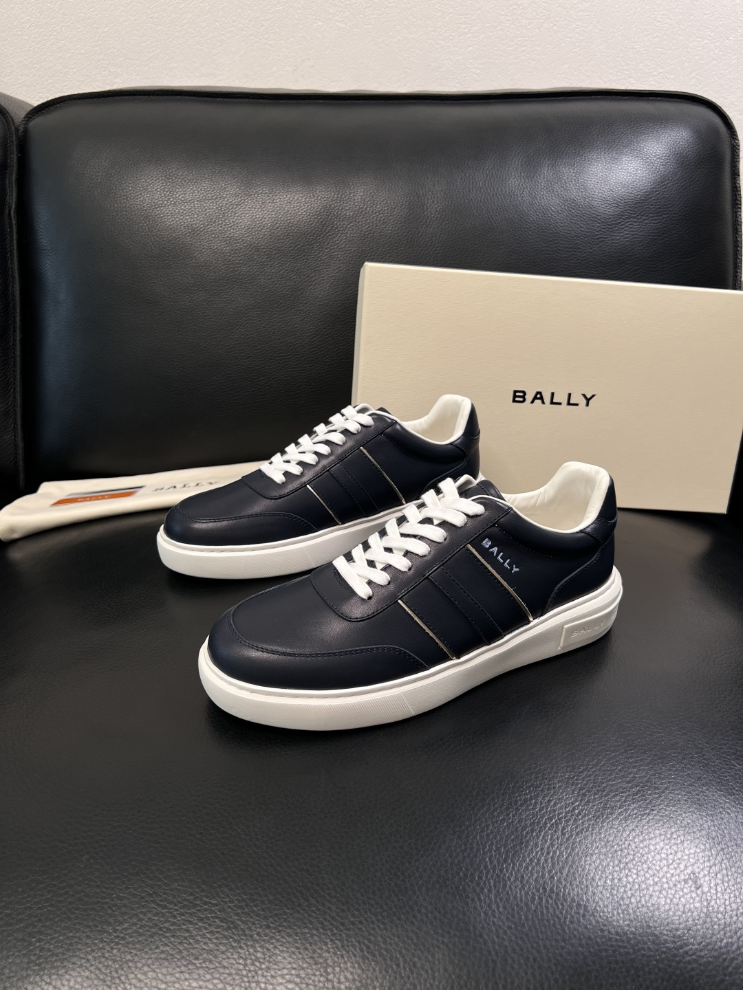 BALLY  高品质  顶级工艺品  巴利 专柜同原厂配置 ，鞋面意大利进口牛皮面料，进口水染牛皮里垫 