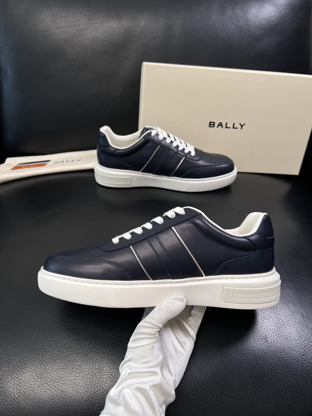 BALLY  高品质  顶级工艺品  巴利 专柜同原厂配置 ，鞋面意大利进口牛皮面料，进口水染牛皮里垫 