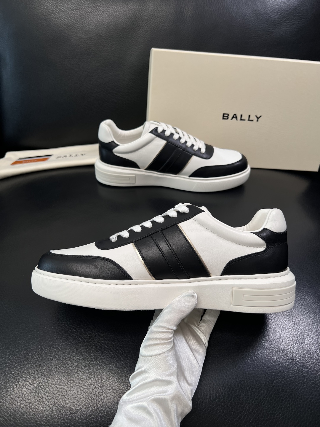 BALLY  高品质  顶级工艺品  巴利 专柜同原厂配置 ，鞋面意大利进口牛皮面料，进口水染牛皮里垫 