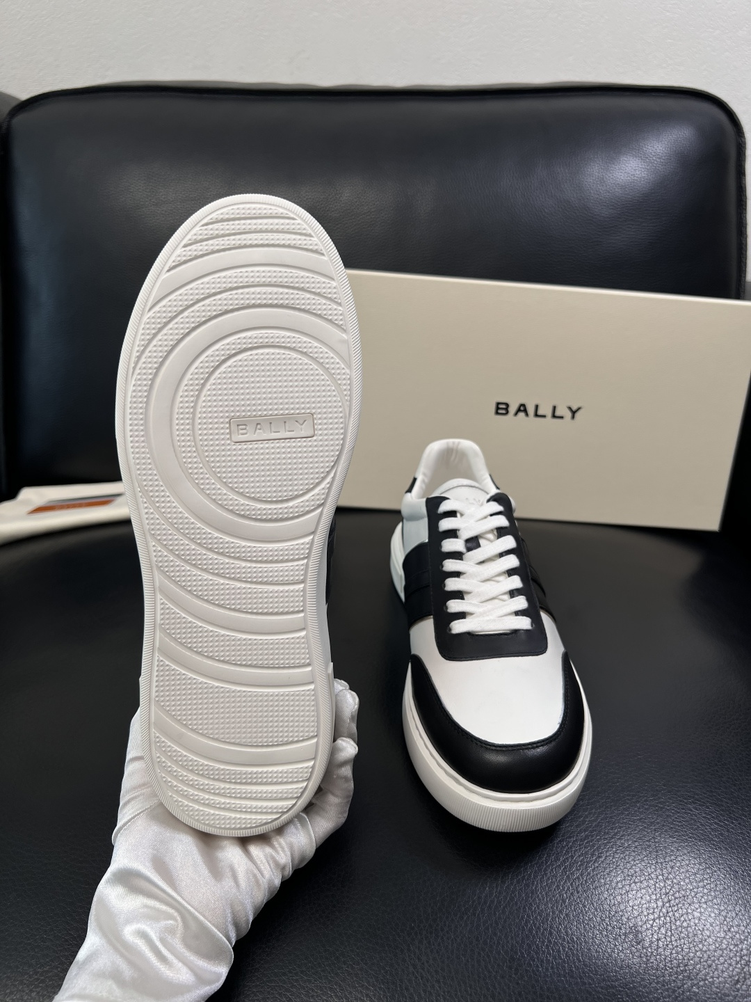 BALLY  高品质  顶级工艺品  巴利 专柜同原厂配置 ，鞋面意大利进口牛皮面料，进口水染牛皮里垫 