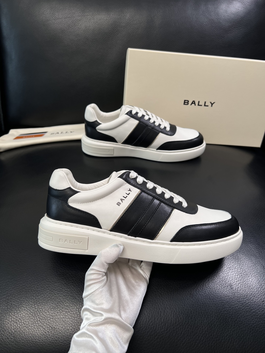 BALLY  高品质  顶级工艺品  巴利 专柜同原厂配置 ，鞋面意大利进口牛皮面料，进口水染牛皮里垫 