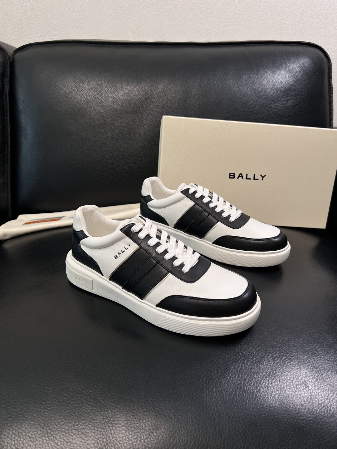 BALLY  高品质  顶级工艺品  巴利 专柜同原厂配置 ，鞋面意大利进口牛皮面料，进口水染牛皮里垫 