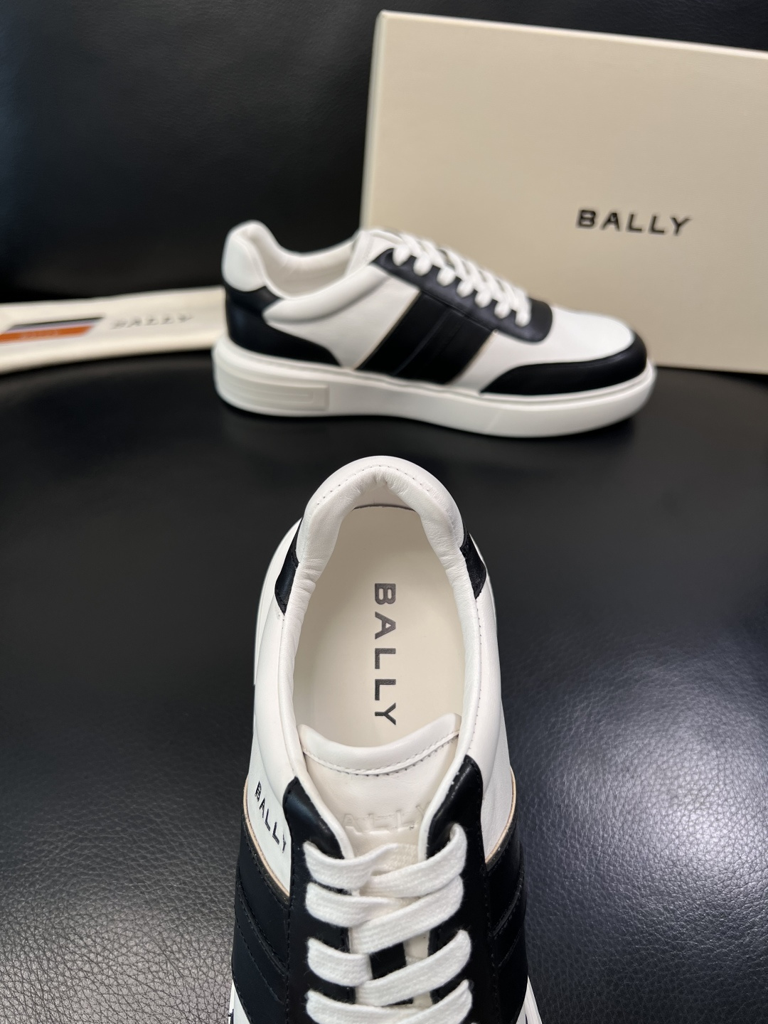 BALLY  高品质  顶级工艺品  巴利 专柜同原厂配置 ，鞋面意大利进口牛皮面料，进口水染牛皮里垫 