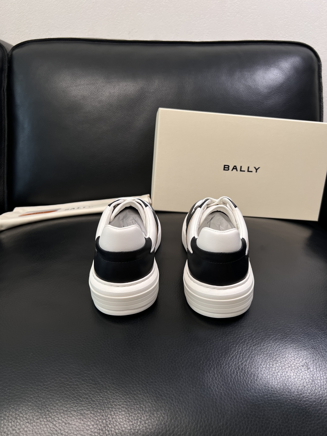 BALLY  高品质  顶级工艺品  巴利 专柜同原厂配置 ，鞋面意大利进口牛皮面料，进口水染牛皮里垫 