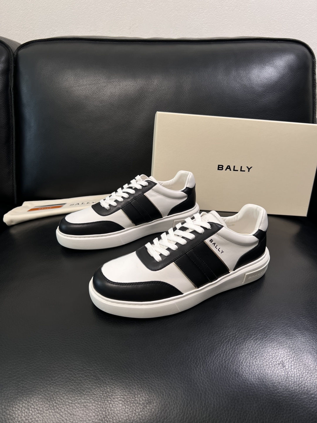 BALLY  高品质  顶级工艺品  巴利 专柜同原厂配置 ，鞋面意大利进口牛皮面料，进口水染牛皮里垫 