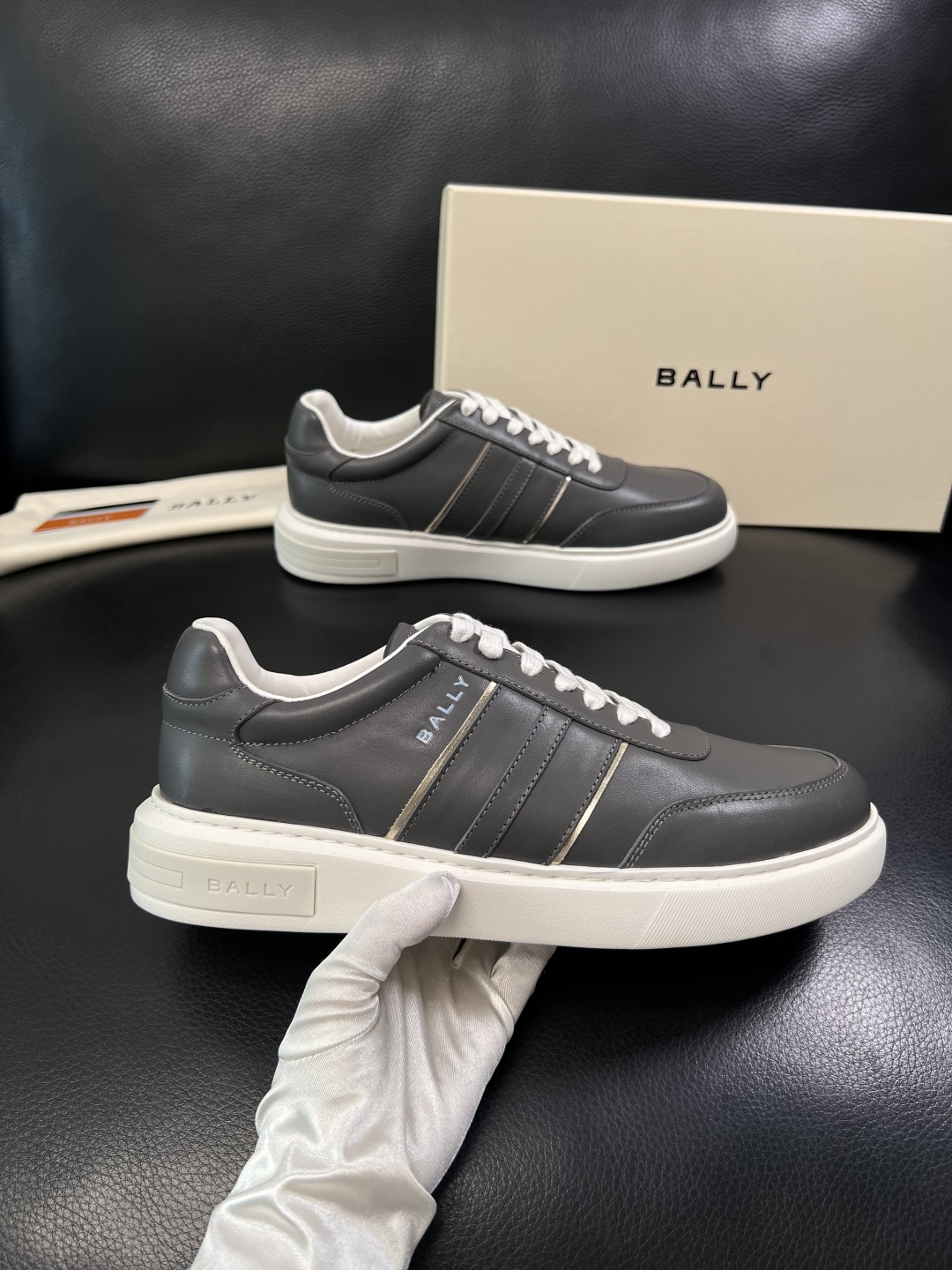 BALLY  高品质  顶级工艺品  巴利 专柜同原厂配置 ，鞋面意大利进口牛皮面料，进口水染牛皮里垫 