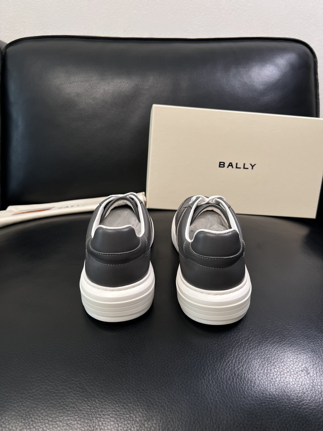 BALLY  高品质  顶级工艺品  巴利 专柜同原厂配置 ，鞋面意大利进口牛皮面料，进口水染牛皮里垫 