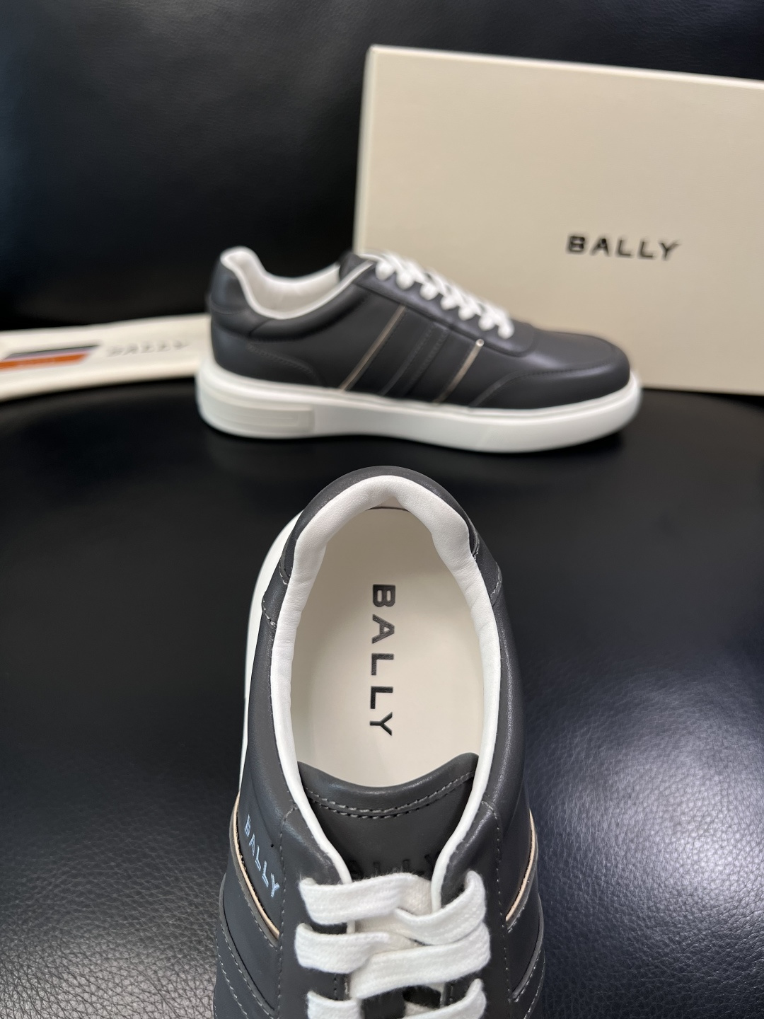 BALLY  高品质  顶级工艺品  巴利 专柜同原厂配置 ，鞋面意大利进口牛皮面料，进口水染牛皮里垫 