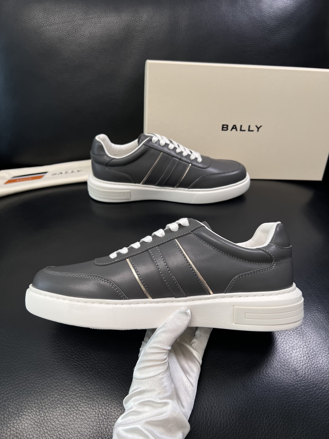 BALLY  高品质  顶级工艺品  巴利 专柜同原厂配置 ，鞋面意大利进口牛皮面料，进口水染牛皮里垫 