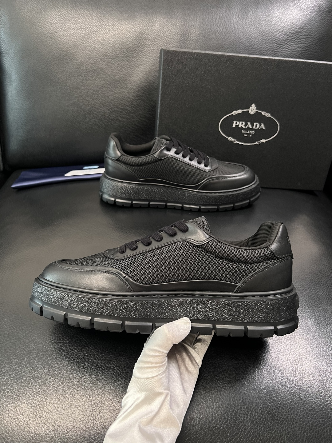 Prada  顶级工艺品，普拉达 专柜同步，原厂配置意大利进口牛皮拼布面料，进口牛皮内里垫，透气舒适，鞋