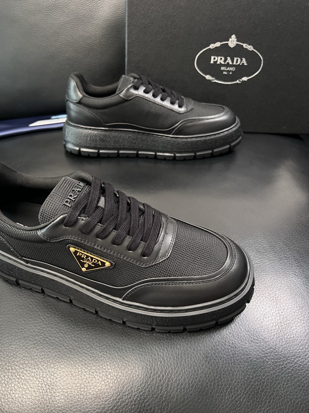 Prada  顶级工艺品，普拉达 专柜同步，原厂配置意大利进口牛皮拼布面料，进口牛皮内里垫，透气舒适，鞋