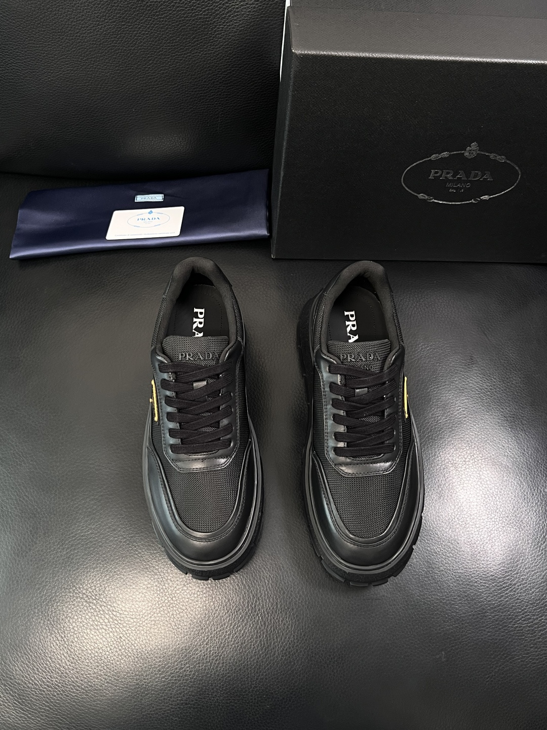 Prada  顶级工艺品，普拉达 专柜同步，原厂配置意大利进口牛皮拼布面料，进口牛皮内里垫，透气舒适，鞋