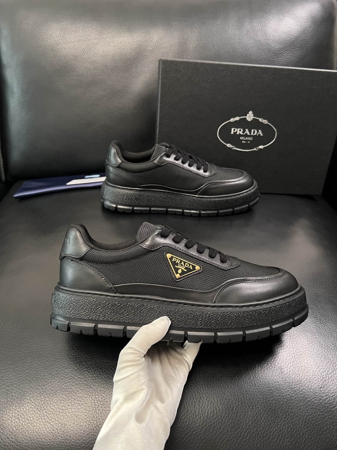Prada  顶级工艺品，普拉达 专柜同步，原厂配置意大利进口牛皮拼布面料，进口牛皮内里垫，透气舒适，鞋