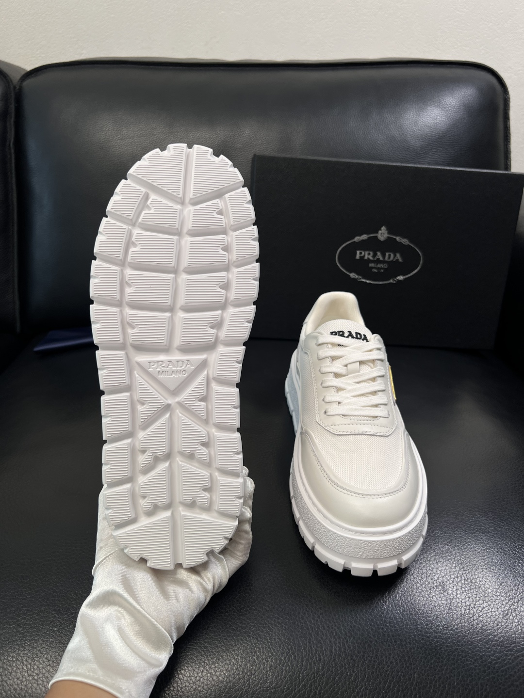 Prada  顶级工艺品，普拉达 专柜同步，原厂配置意大利进口牛皮拼布面料，进口牛皮内里垫，透气舒适，鞋
