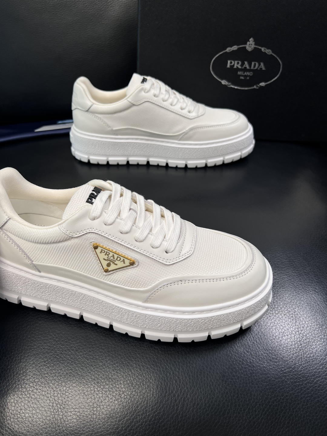 Prada  顶级工艺品，普拉达 专柜同步，原厂配置意大利进口牛皮拼布面料，进口牛皮内里垫，透气舒适，鞋