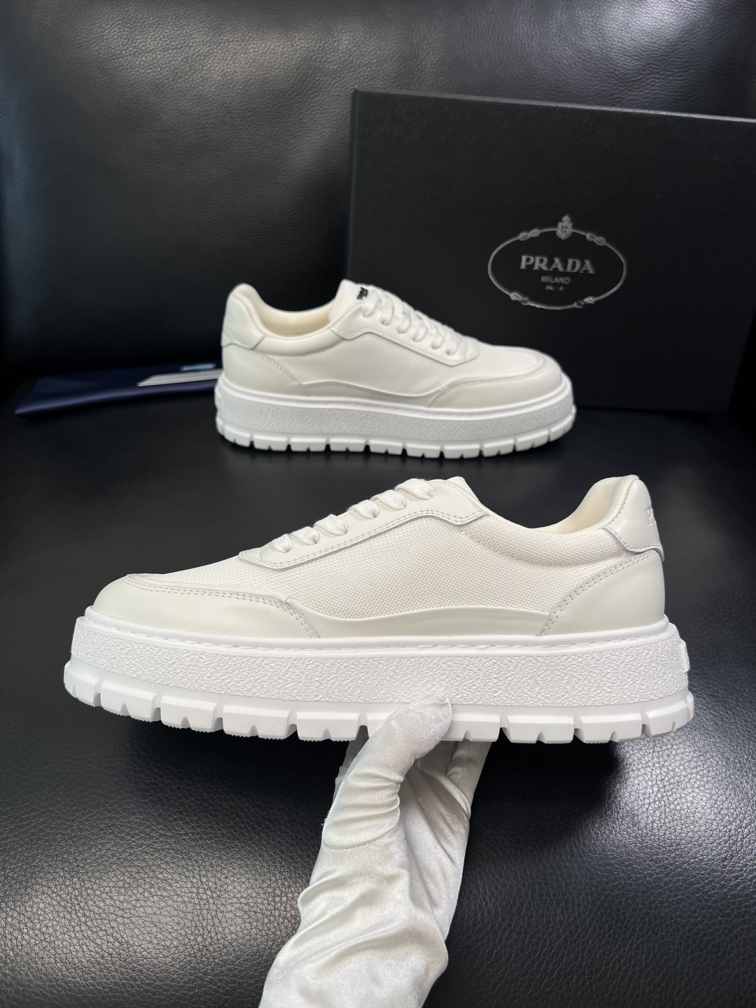 Prada  顶级工艺品，普拉达 专柜同步，原厂配置意大利进口牛皮拼布面料，进口牛皮内里垫，透气舒适，鞋