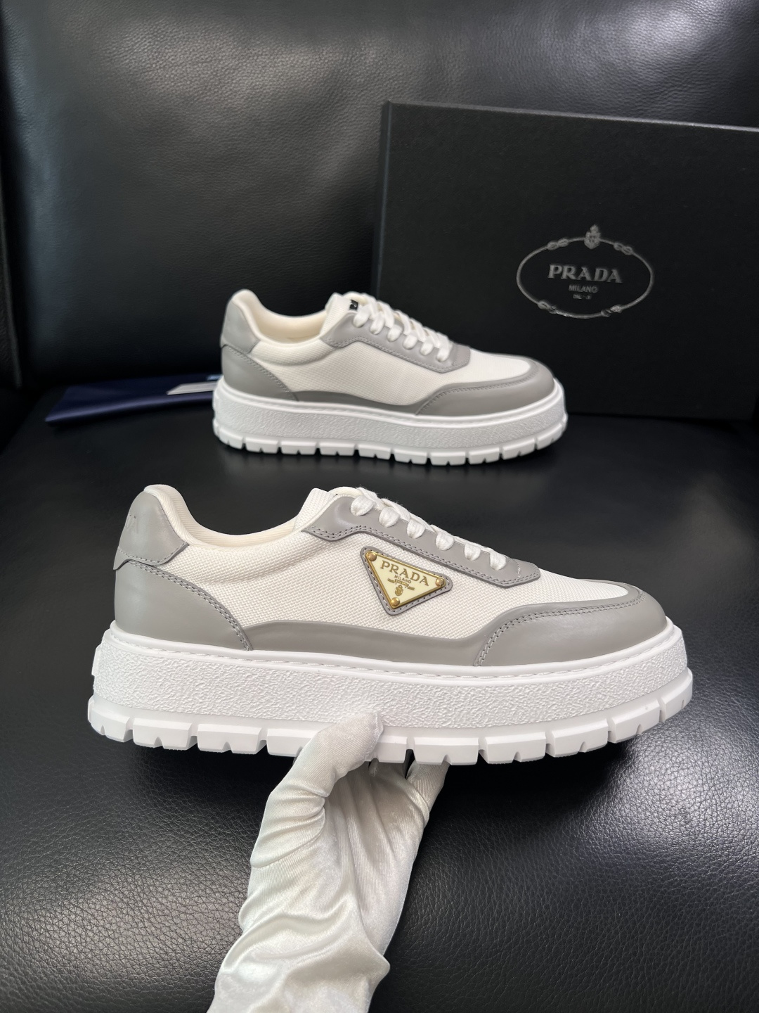 Prada  顶级工艺品，普拉达 专柜同步，原厂配置意大利进口牛皮拼布面料，进口牛皮内里垫，透气舒适，鞋