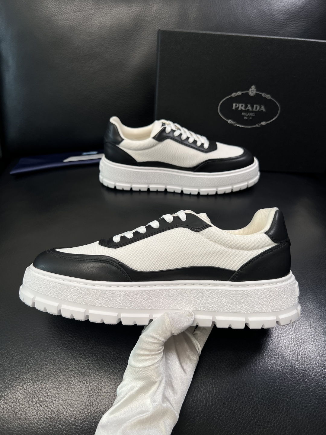 Prada  顶级工艺品，普拉达 专柜同步，原厂配置意大利进口牛皮拼布面料，进口牛皮内里垫，透气舒适，鞋