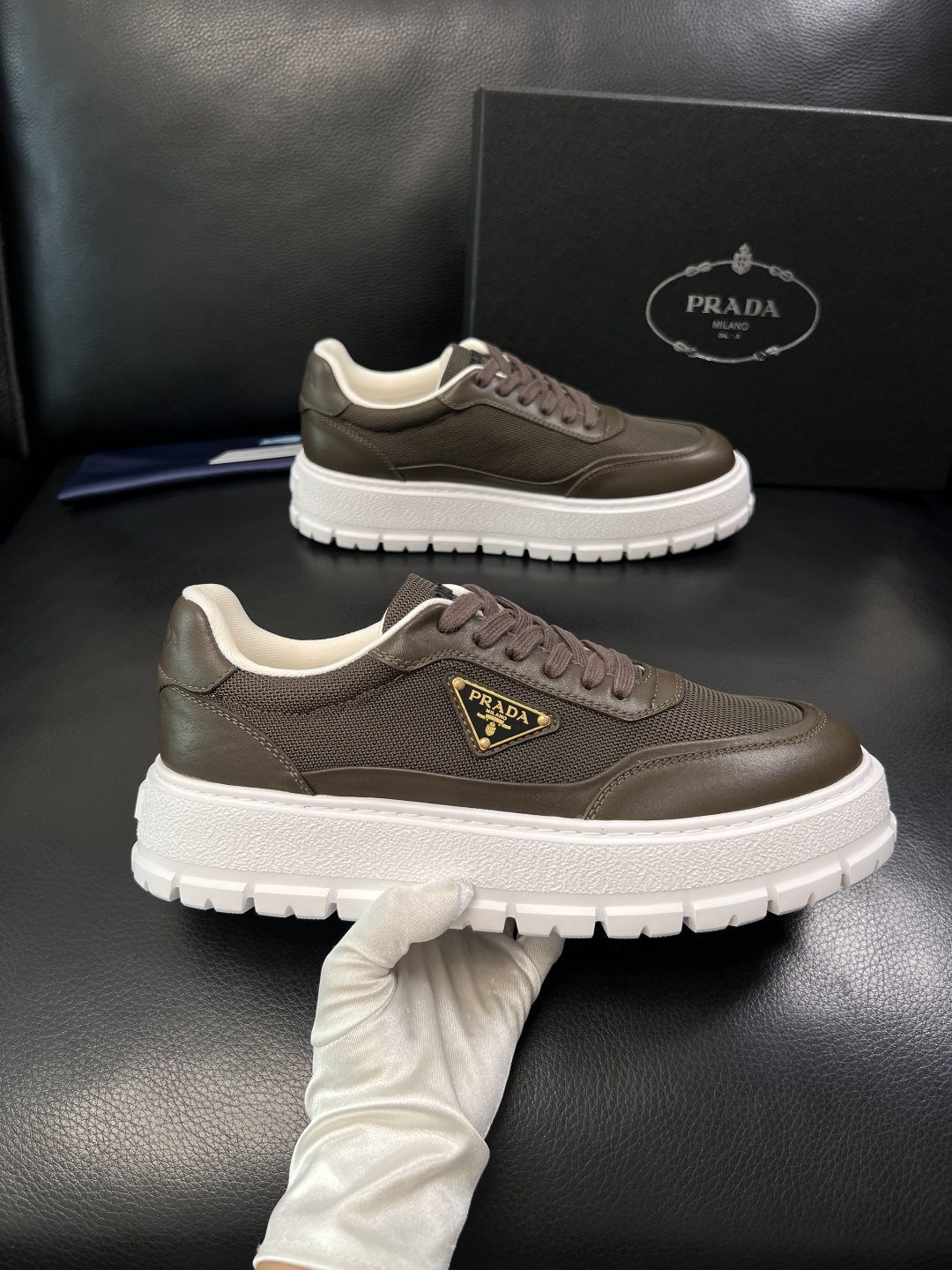 Prada  顶级工艺品，普拉达 专柜同步，原厂配置意大利进口牛皮拼布面料，进口牛皮内里垫，透气舒适，鞋