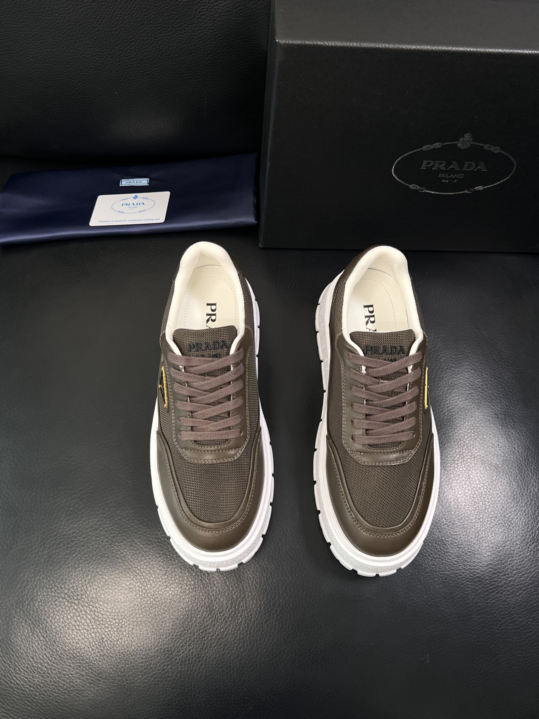 Prada  顶级工艺品，普拉达 专柜同步，原厂配置意大利进口牛皮拼布面料，进口牛皮内里垫，透气舒适，鞋
