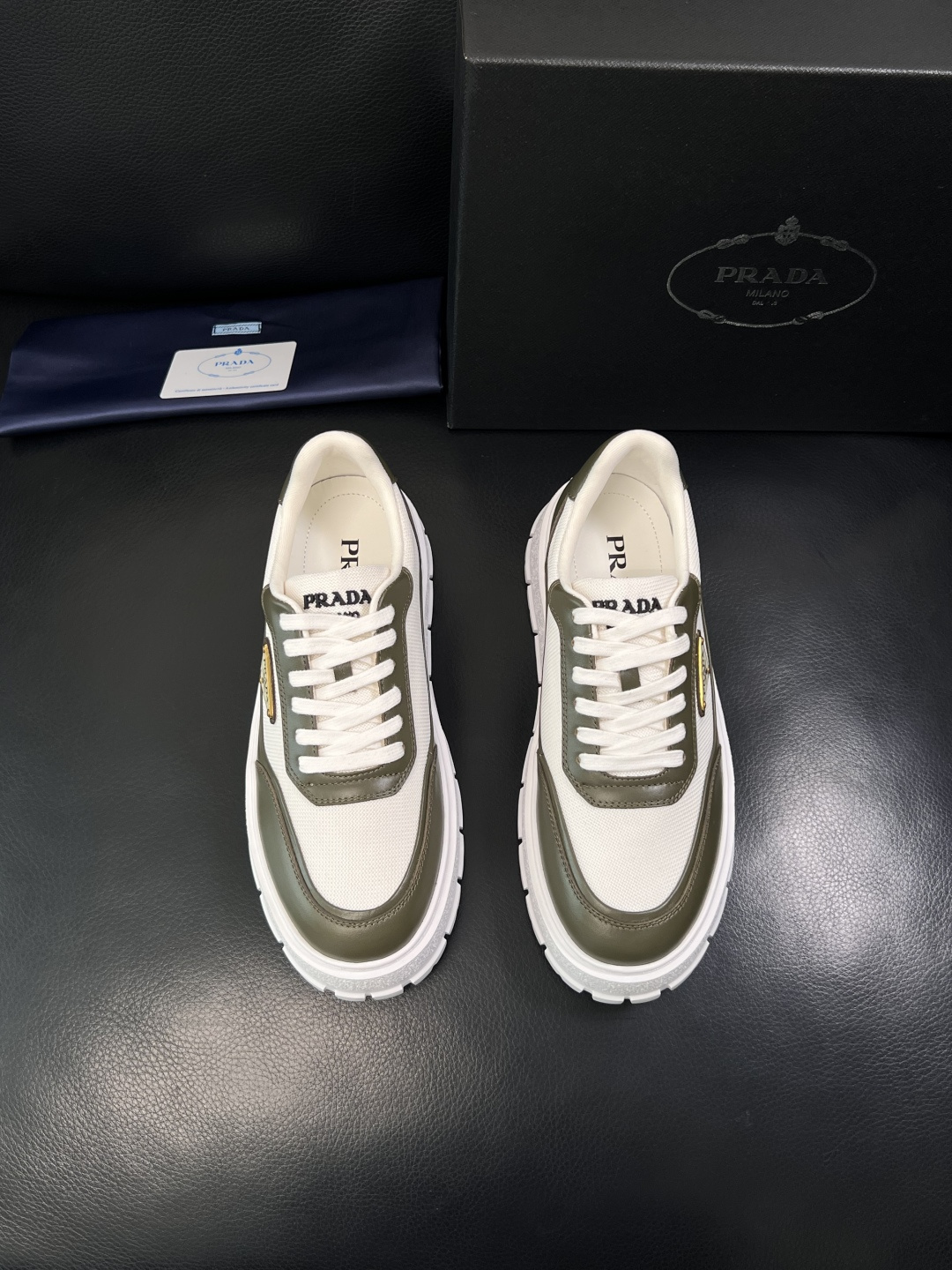 Prada  顶级工艺品，普拉达 专柜同步，原厂配置意大利进口牛皮拼布面料，进口牛皮内里垫，透气舒适，鞋