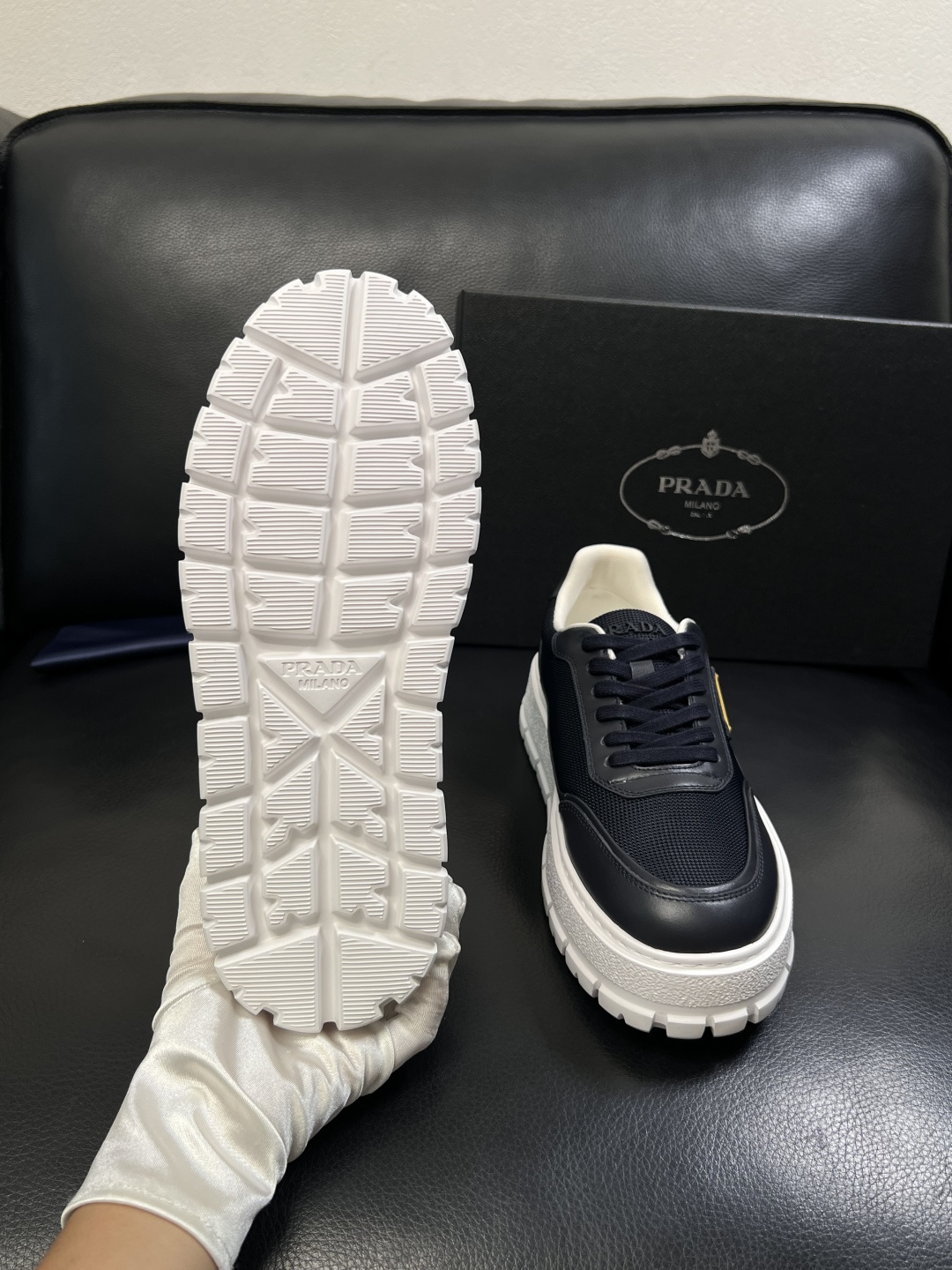 Prada  顶级工艺品，普拉达 专柜同步，原厂配置意大利进口牛皮拼布面料，进口牛皮内里垫，透气舒适，鞋